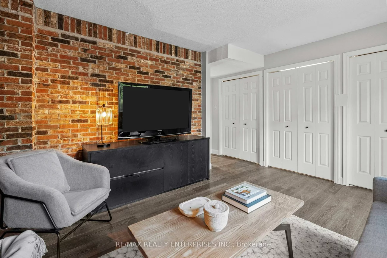 1060, Walden, Clarkson, Mississauga