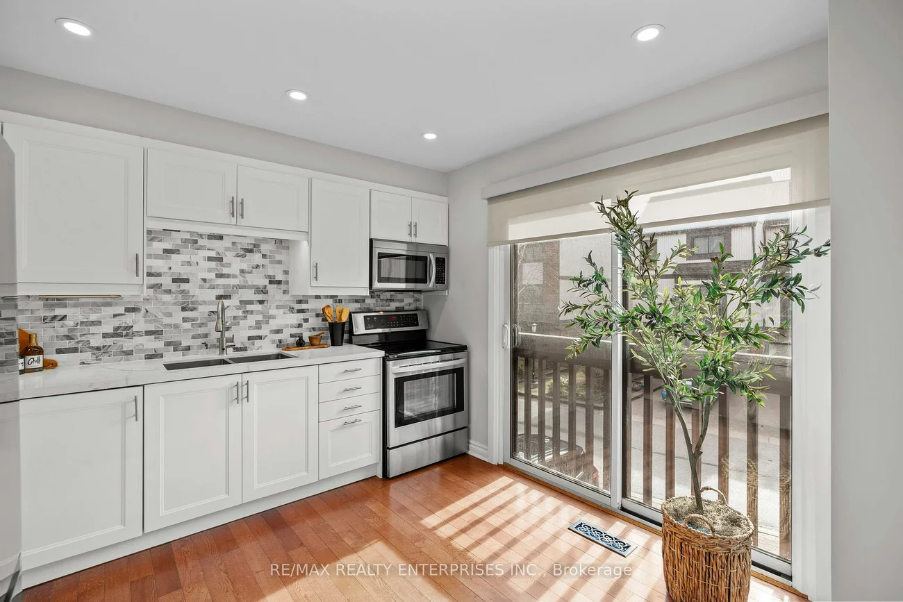 1060, Walden, Clarkson, Mississauga