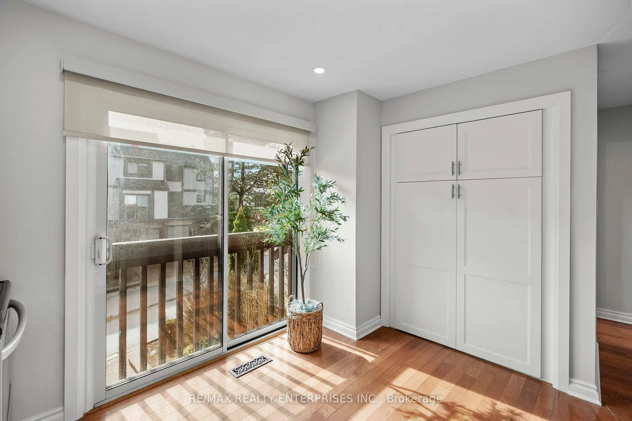 1060, Walden, Clarkson, Mississauga