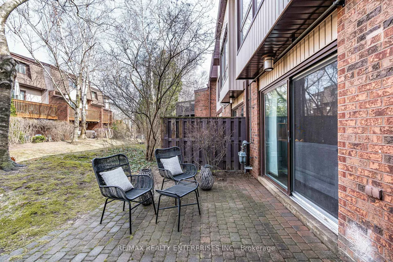 1060, Walden, Clarkson, Mississauga