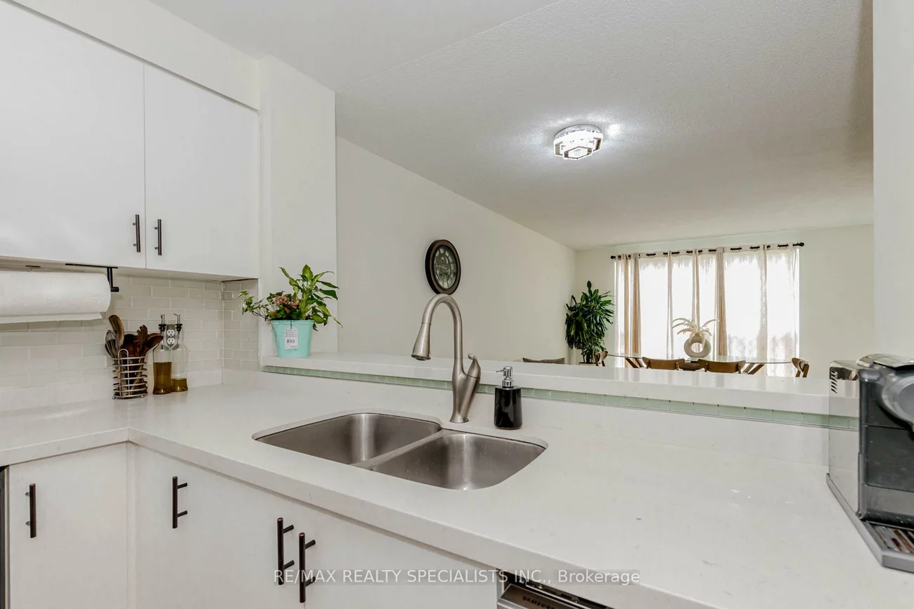 2177, Burnhamthorpe, Erin Mills, Mississauga