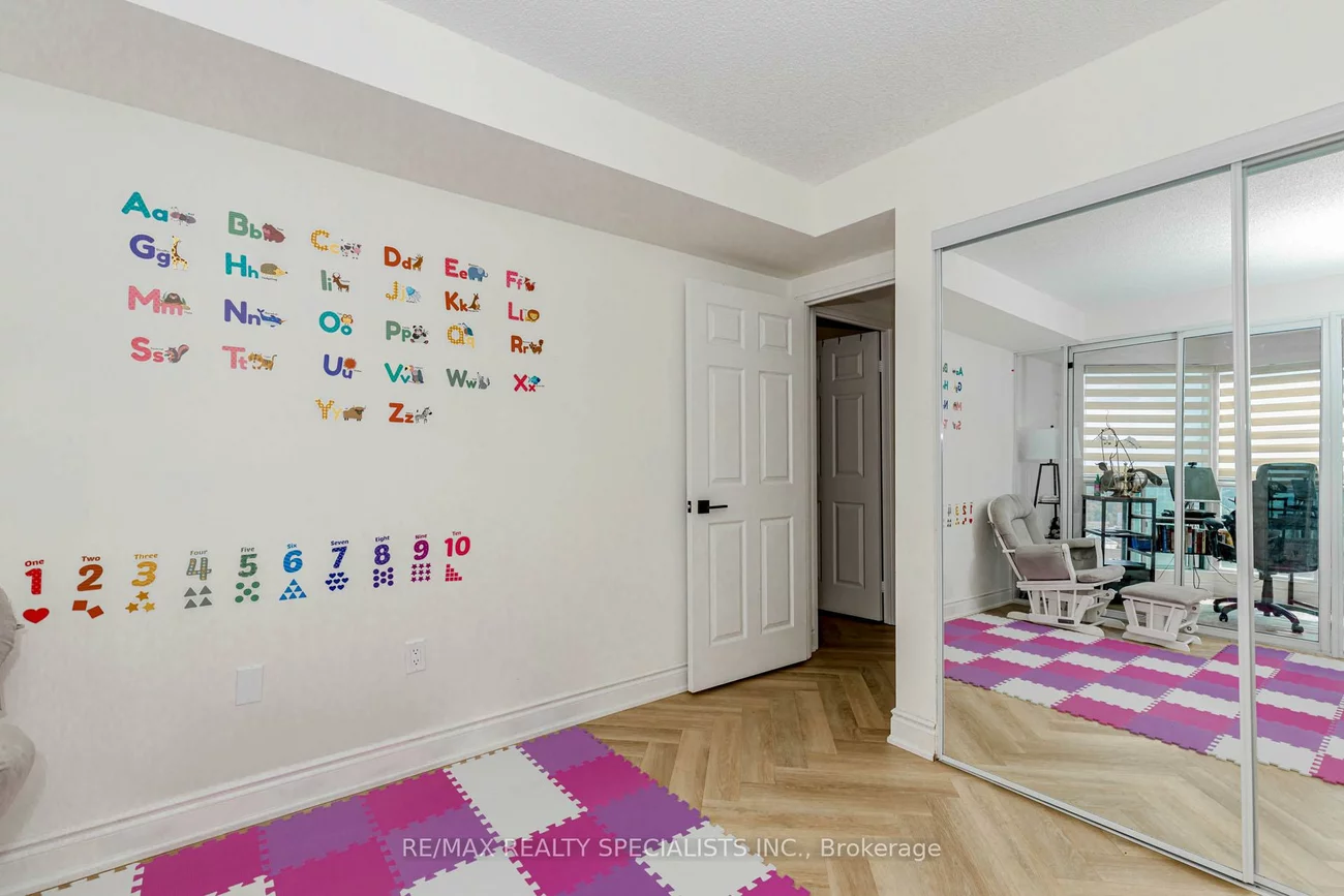 2177, Burnhamthorpe, Erin Mills, Mississauga
