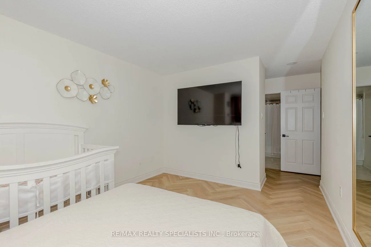 2177, Burnhamthorpe, Erin Mills, Mississauga