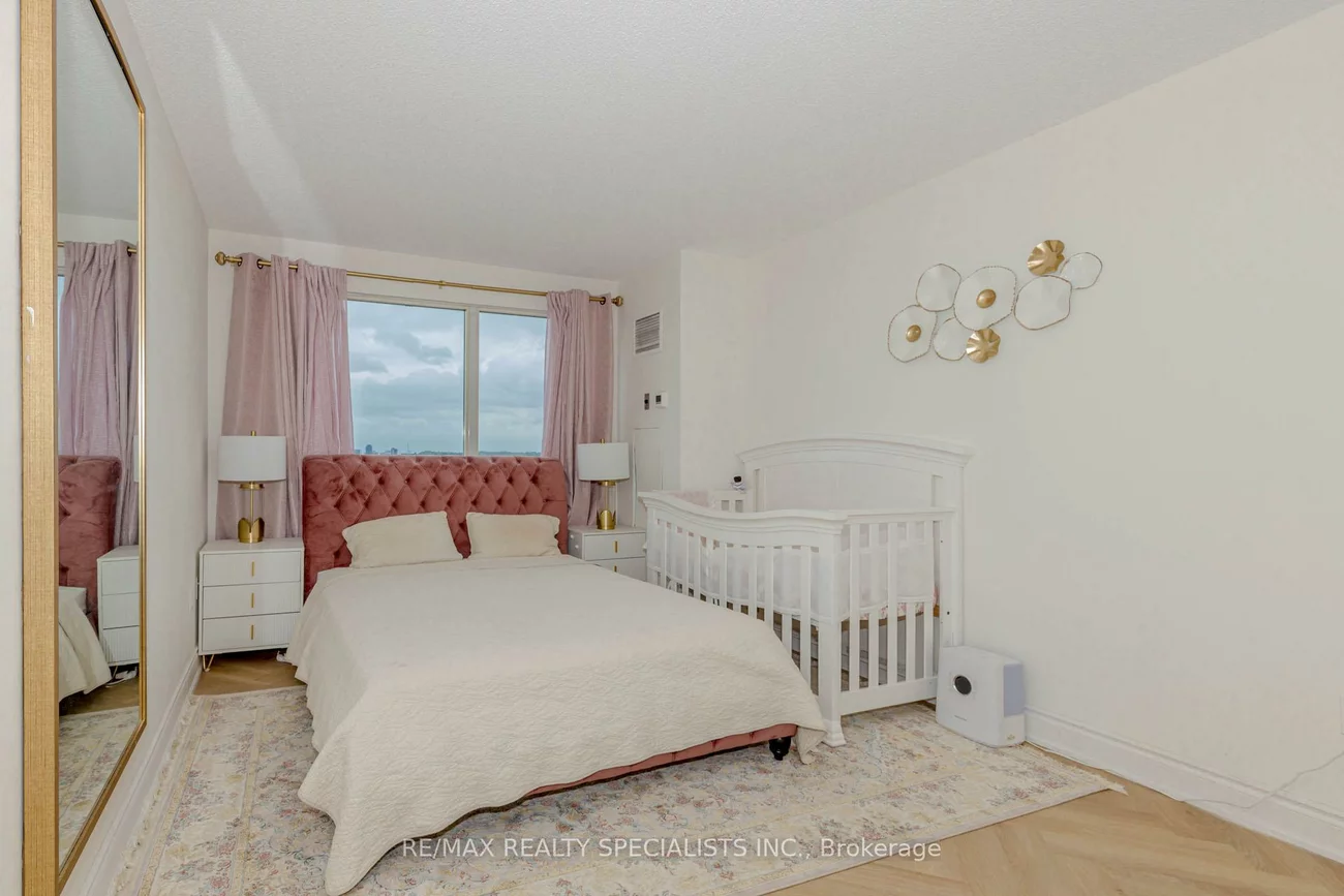2177, Burnhamthorpe, Erin Mills, Mississauga