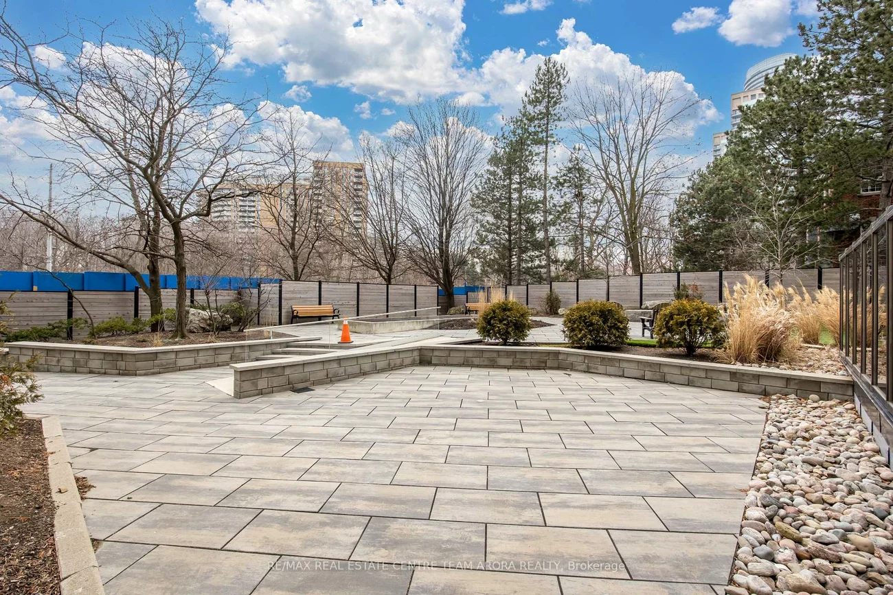 200, Robert Speck, Rathwood, Mississauga