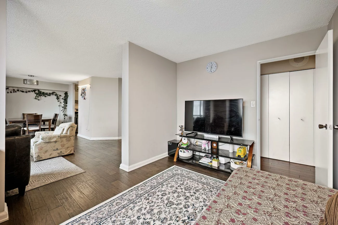 200, Robert Speck, Rathwood, Mississauga