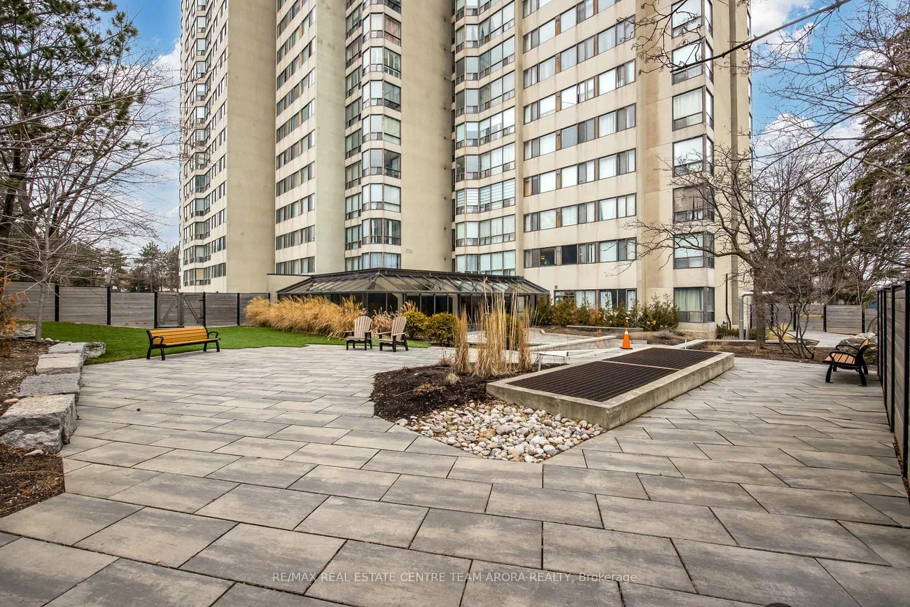 200, Robert Speck, Rathwood, Mississauga