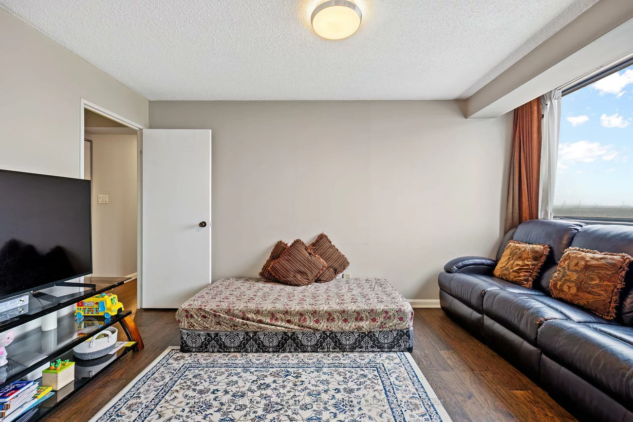 200, Robert Speck, Rathwood, Mississauga