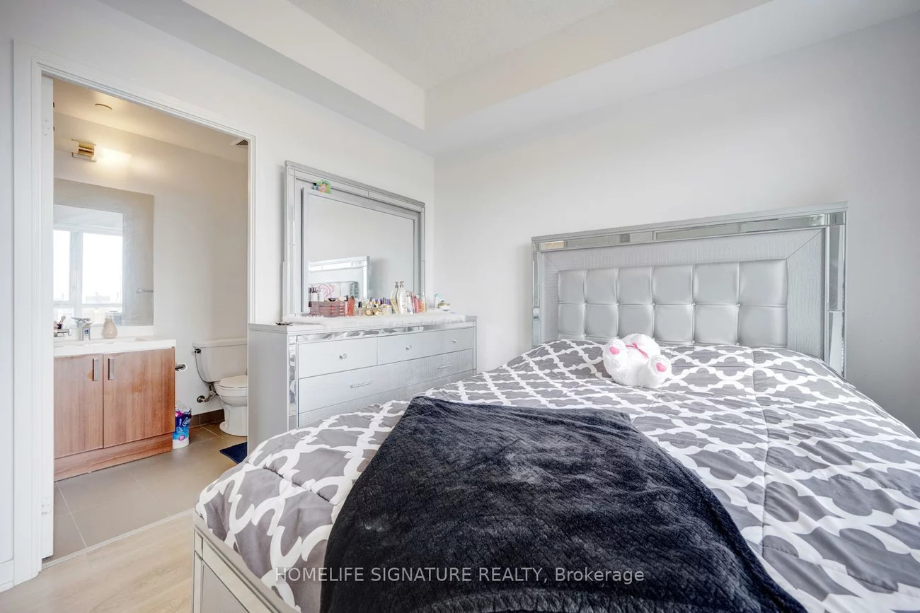 8, Nahani, Hurontario, Mississauga