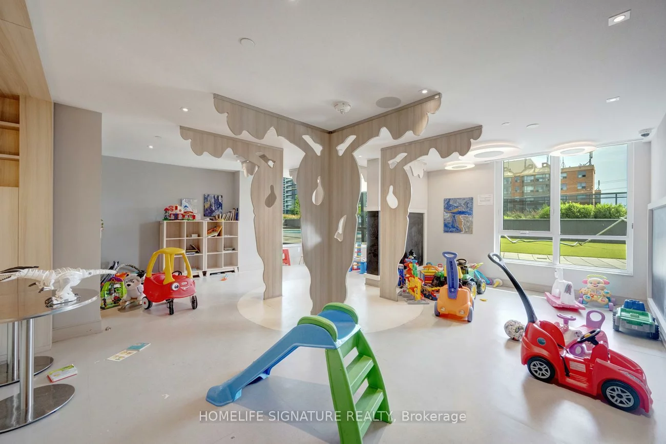 8, Nahani, Hurontario, Mississauga