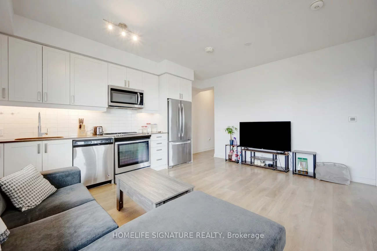 8, Nahani, Hurontario, Mississauga