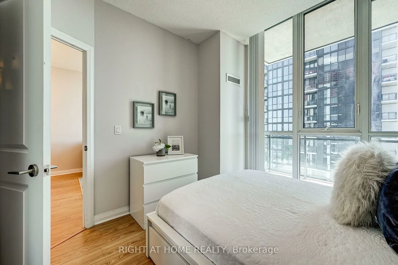 55, Eglinton, Hurontario, Mississauga