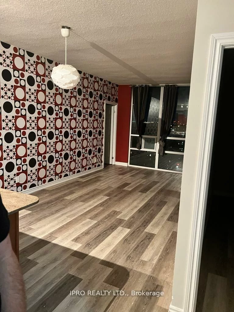 3504, Hurontario, Fairview, Mississauga