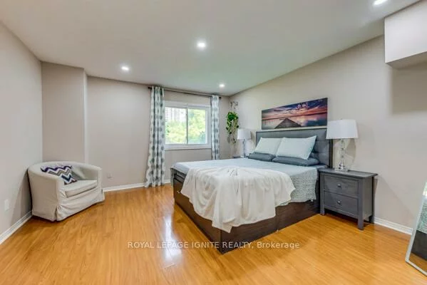 4635, Regents, Hurontario, Mississauga