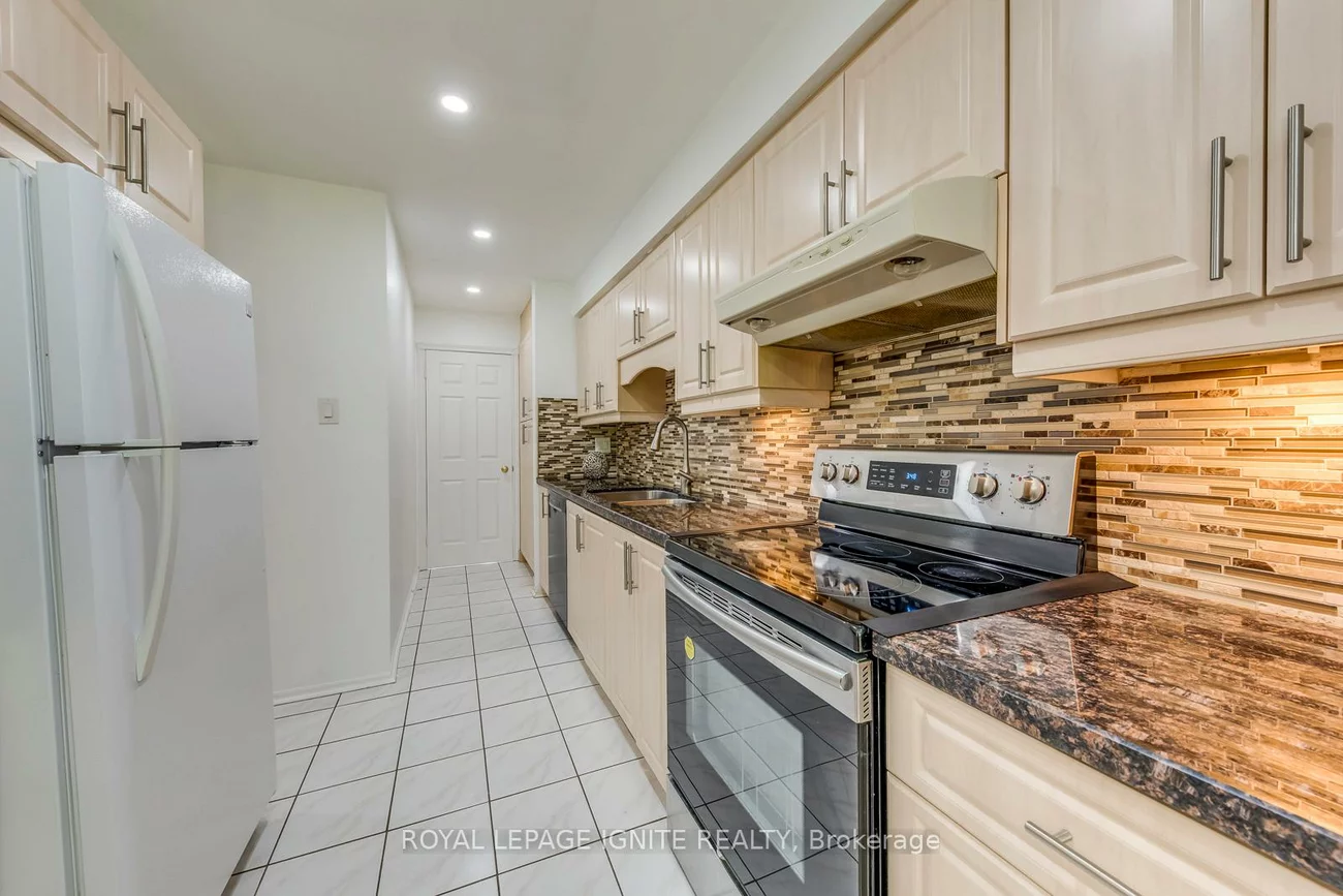 4635, Regents, Hurontario, Mississauga