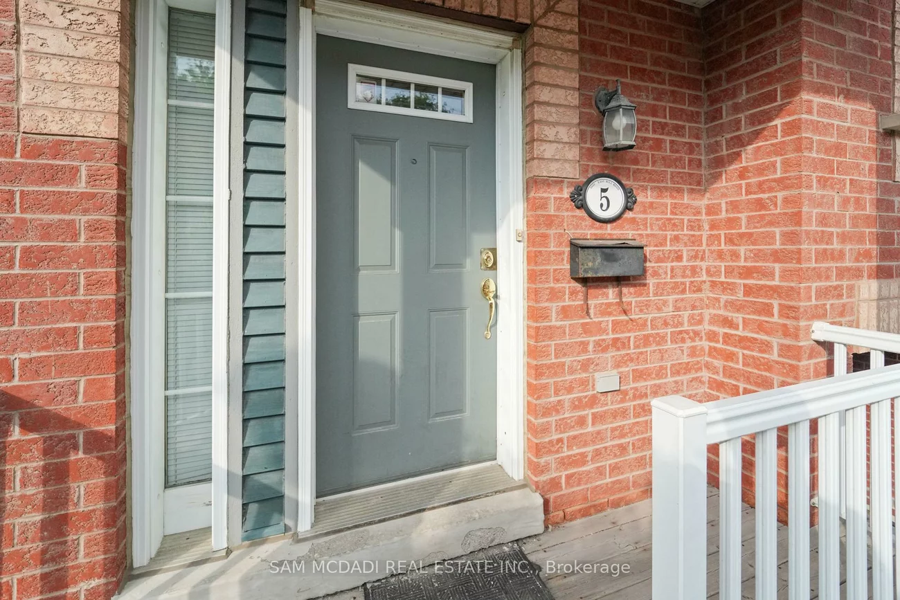 5031, East Mill, East Credit, Mississauga
