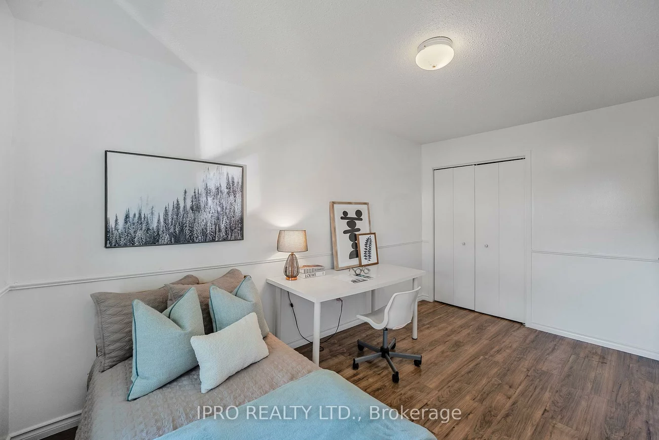 900, Dundas, Erindale, Mississauga