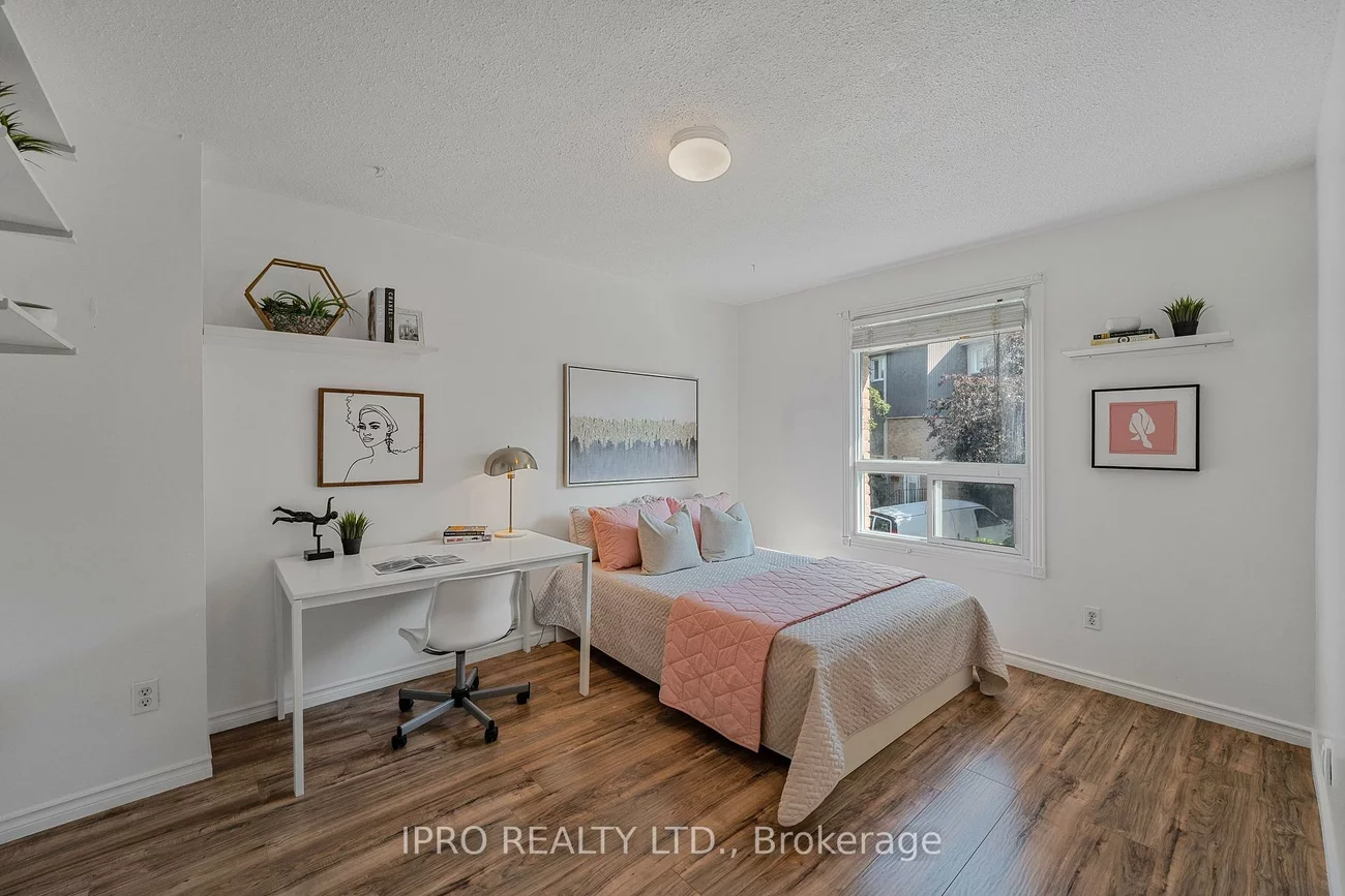 900, Dundas, Erindale, Mississauga