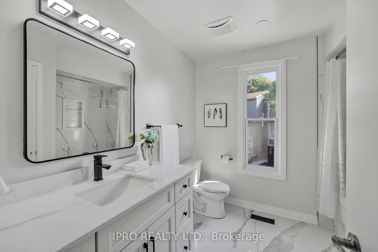 900, Dundas, Erindale, Mississauga