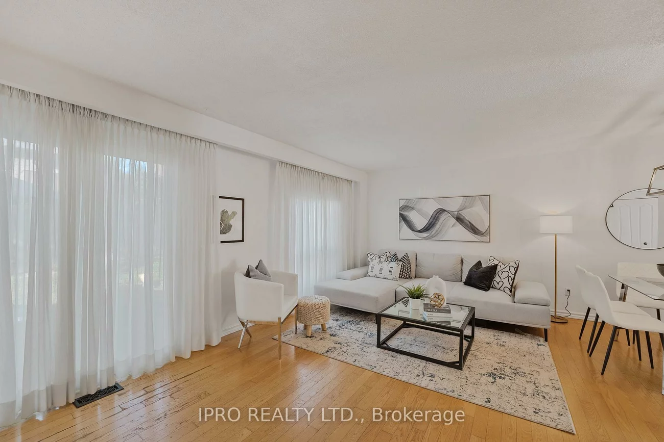 900, Dundas, Erindale, Mississauga