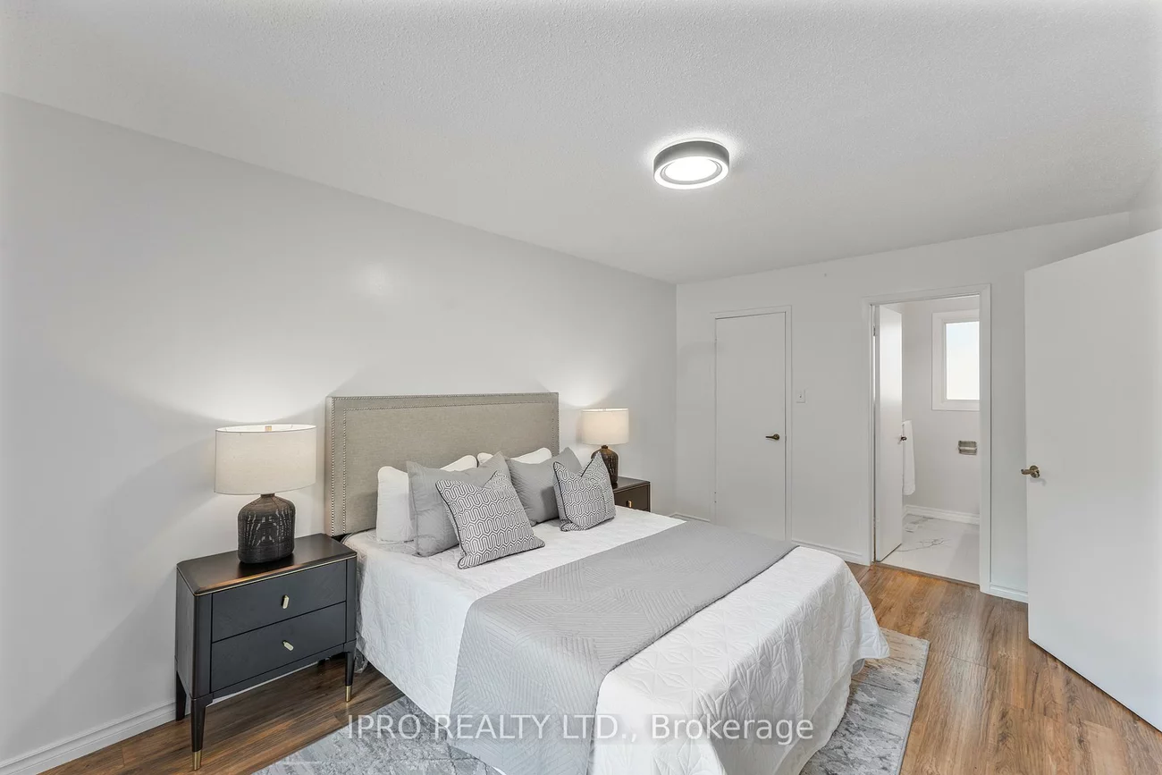 900, Dundas, Erindale, Mississauga
