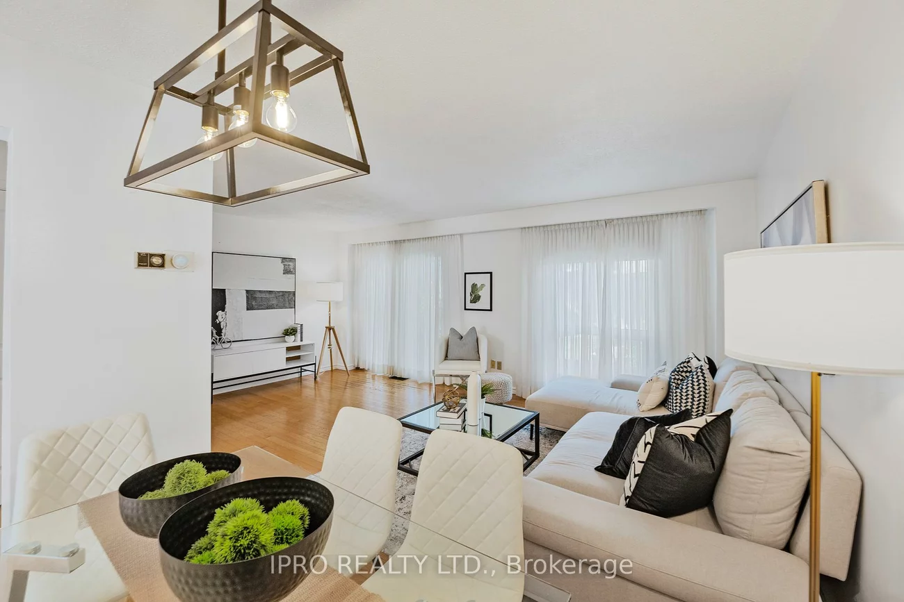 900, Dundas, Erindale, Mississauga