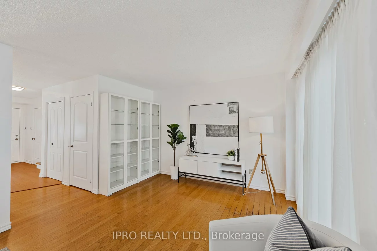 900, Dundas, Erindale, Mississauga