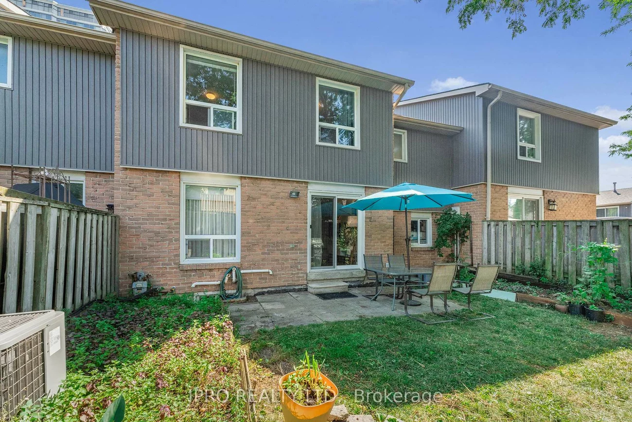 900, Dundas, Erindale, Mississauga