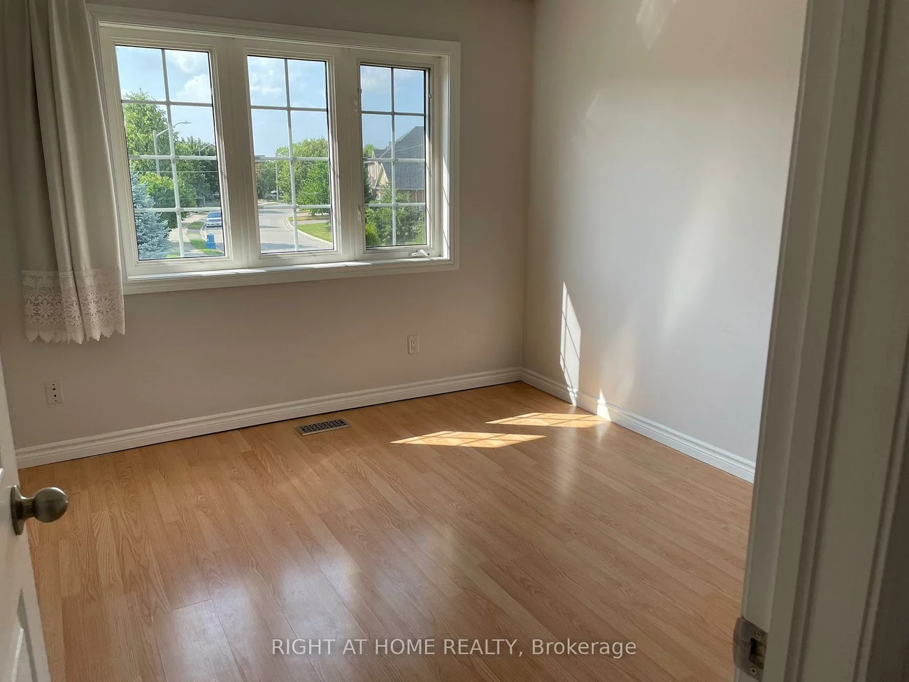 335, Webb, City Centre, Mississauga