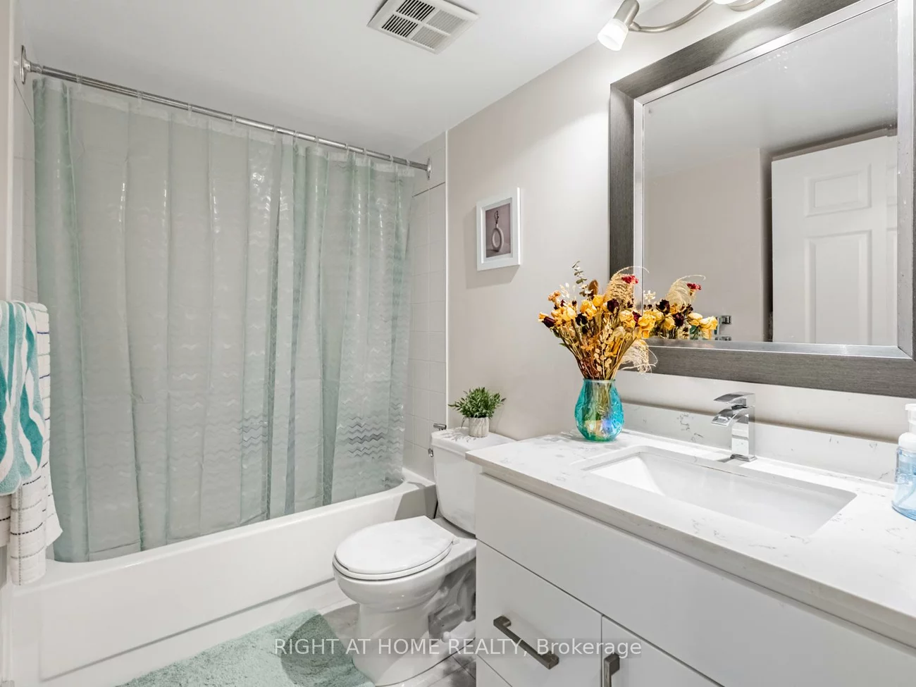 335, Webb, City Centre, Mississauga
