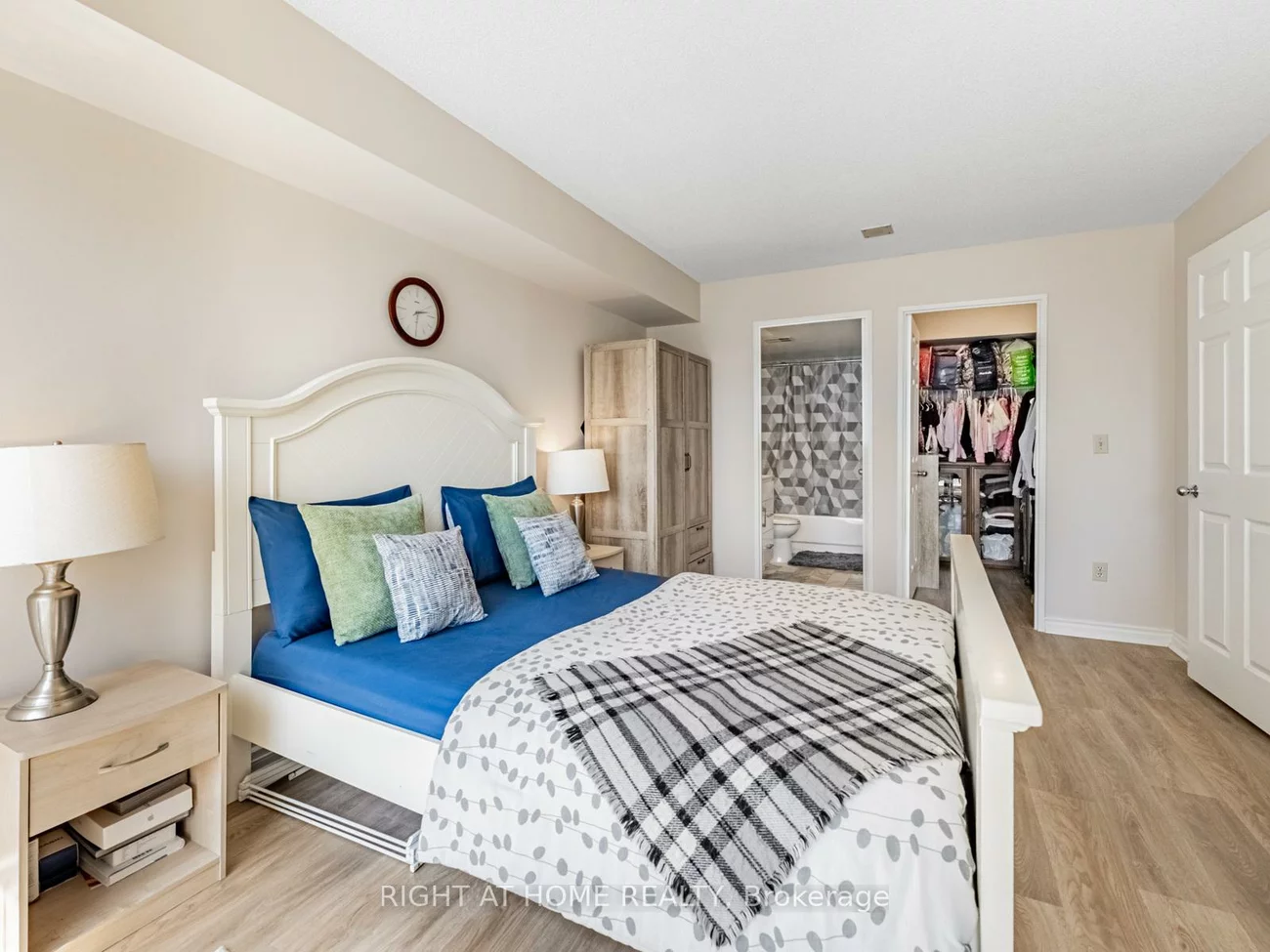 335, Webb, City Centre, Mississauga