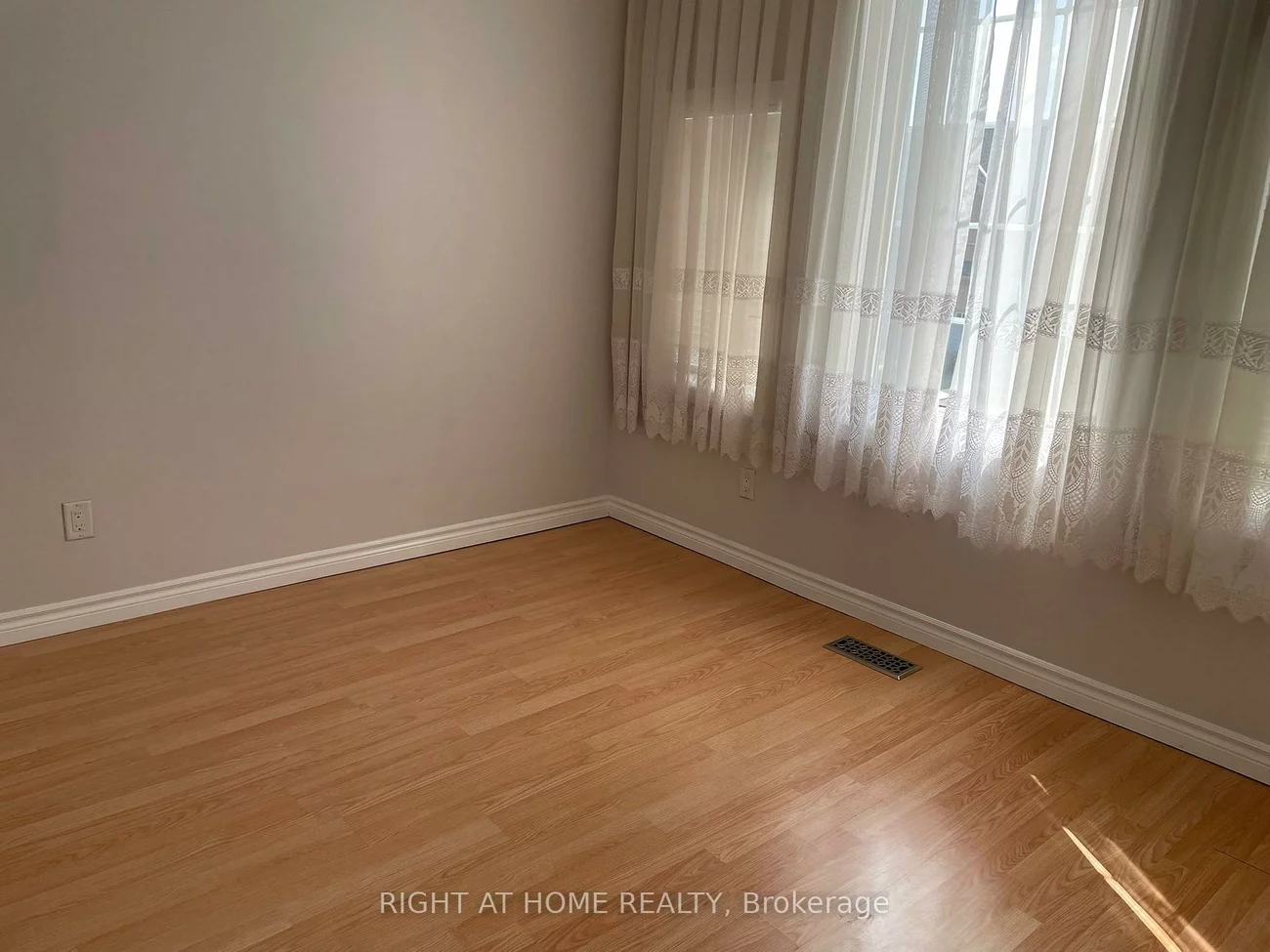 335, Webb, City Centre, Mississauga
