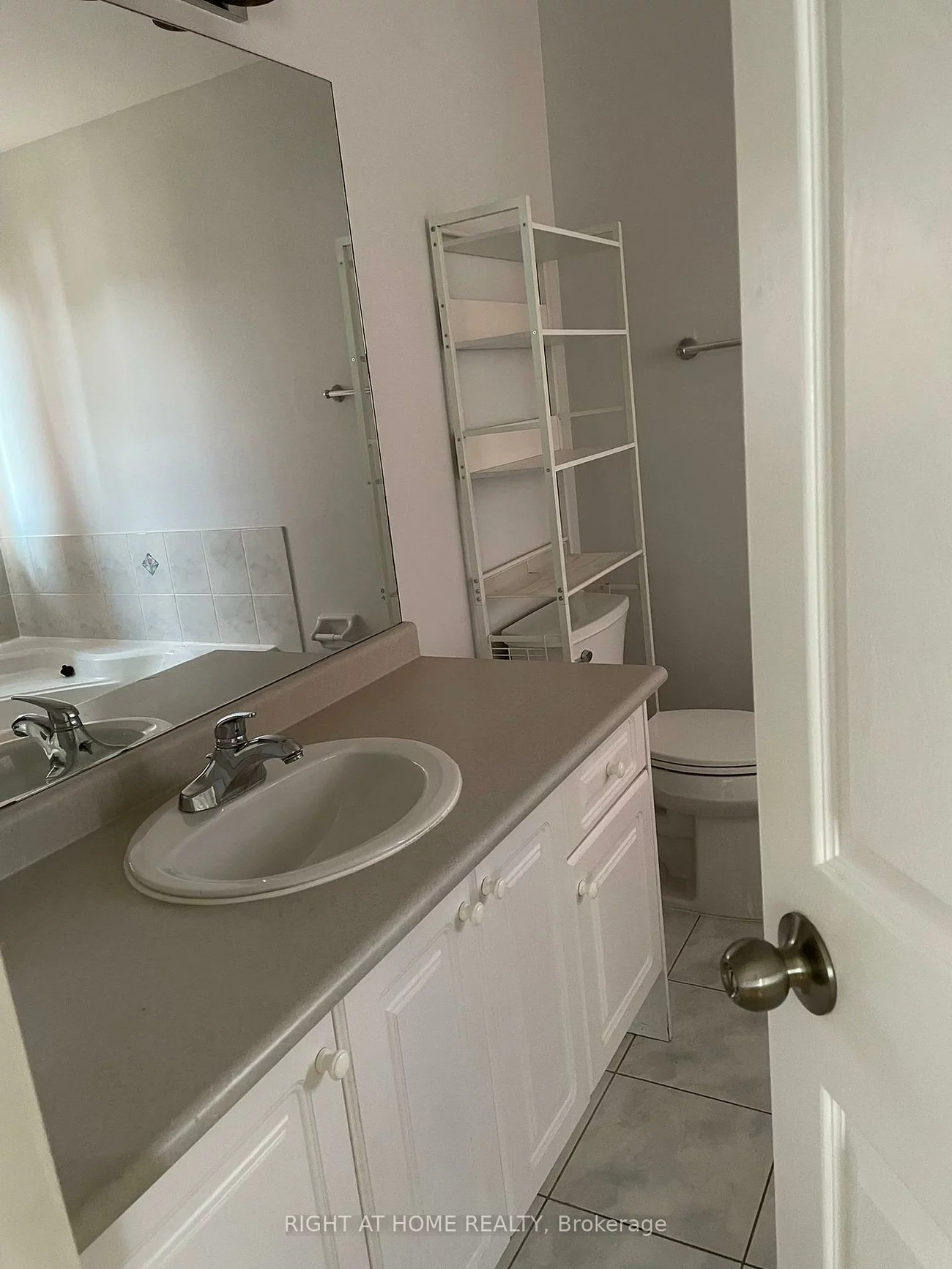 335, Webb, City Centre, Mississauga
