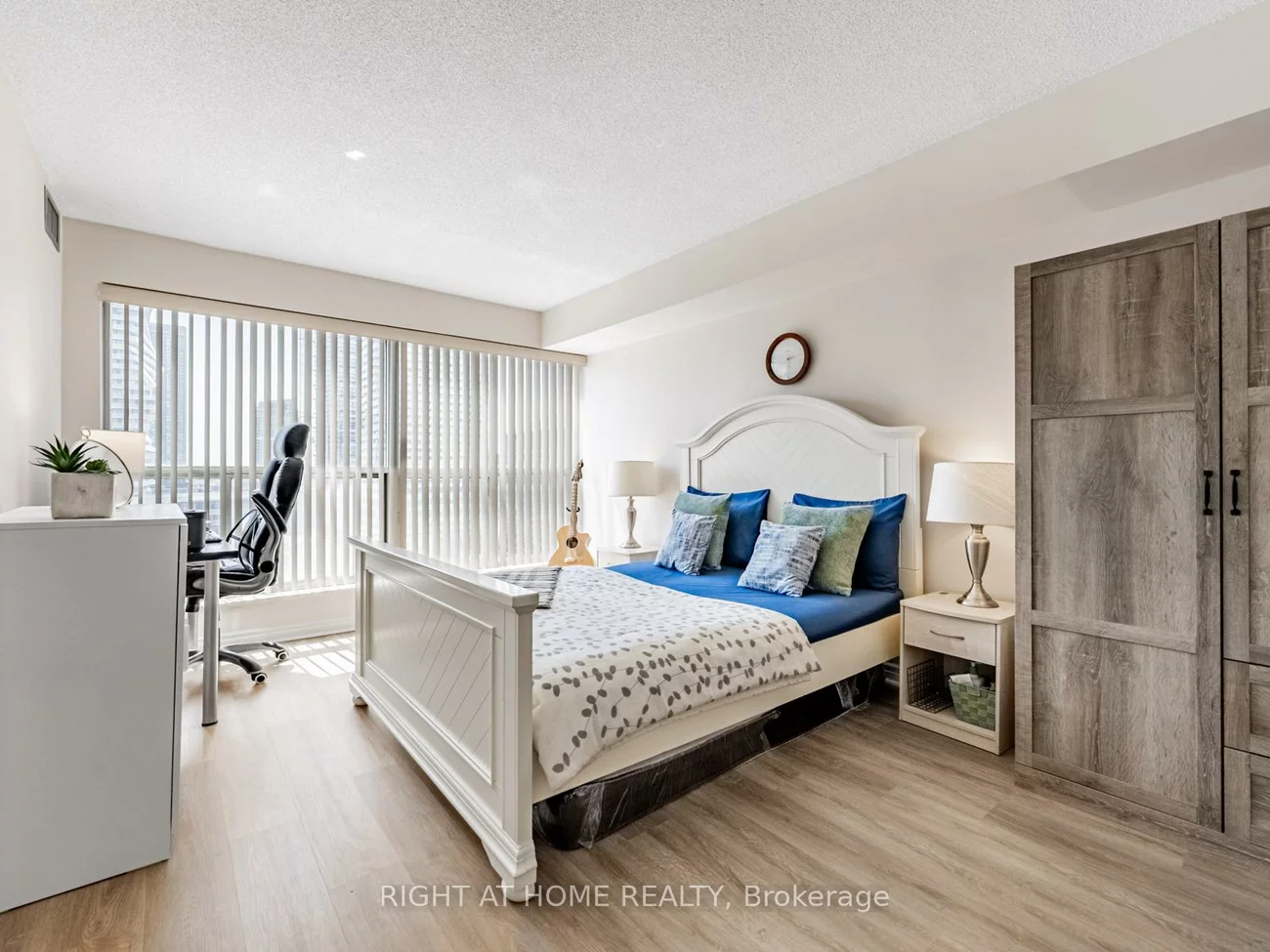 335, Webb, City Centre, Mississauga