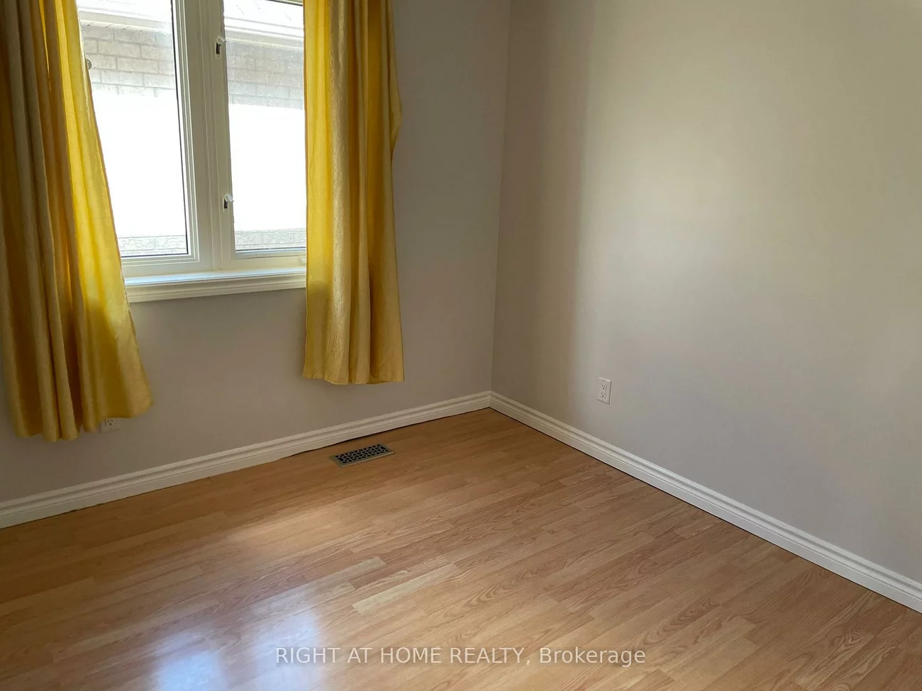 335, Webb, City Centre, Mississauga