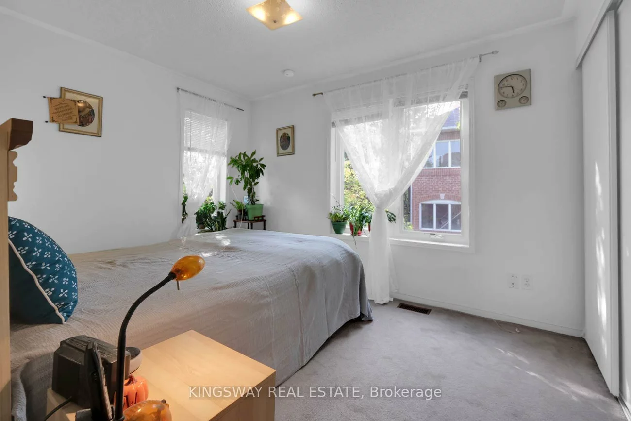 99, Bristol, Hurontario, Mississauga