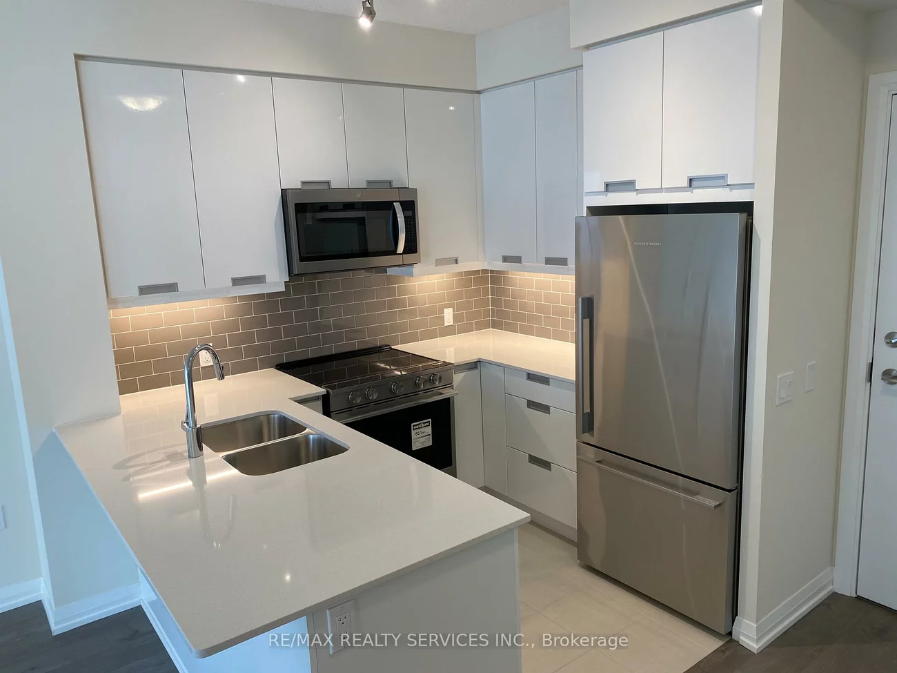 35, Watergarden, Hurontario, Mississauga