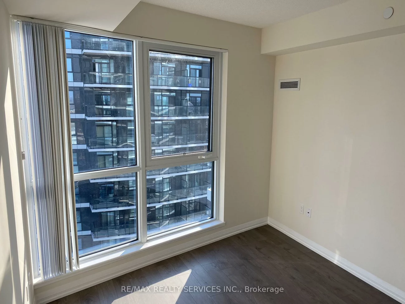 35, Watergarden, Hurontario, Mississauga