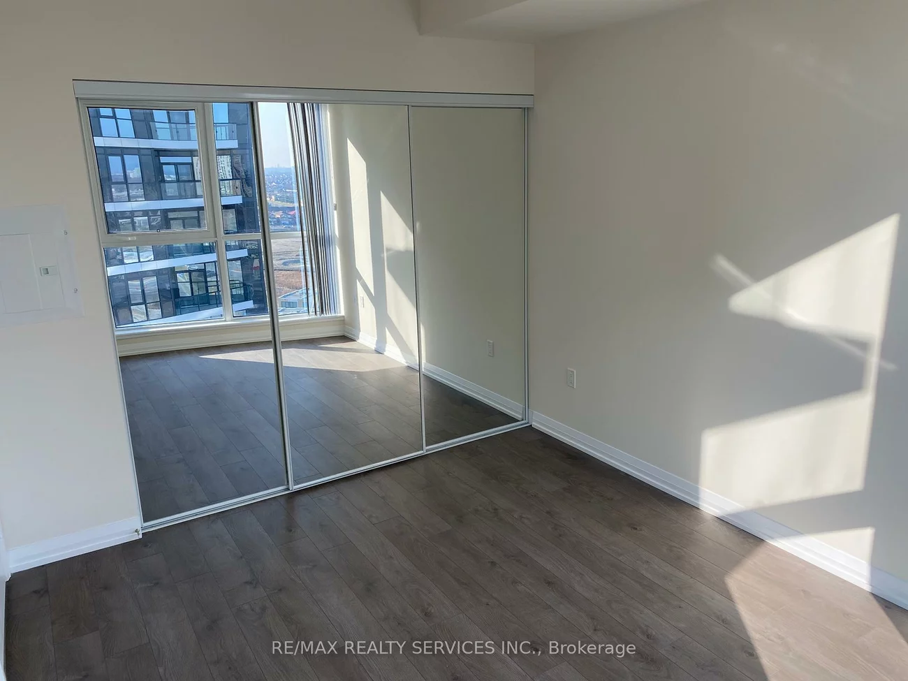 35, Watergarden, Hurontario, Mississauga