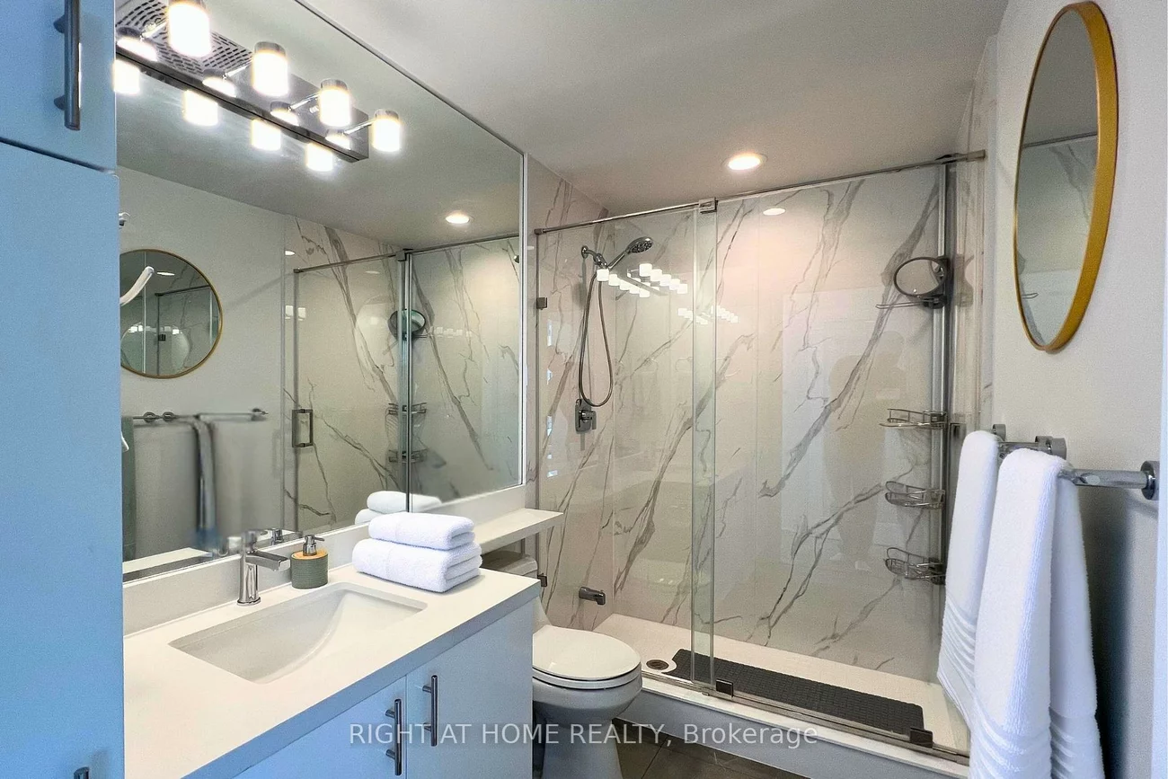 60, Absolute, City Centre, Mississauga