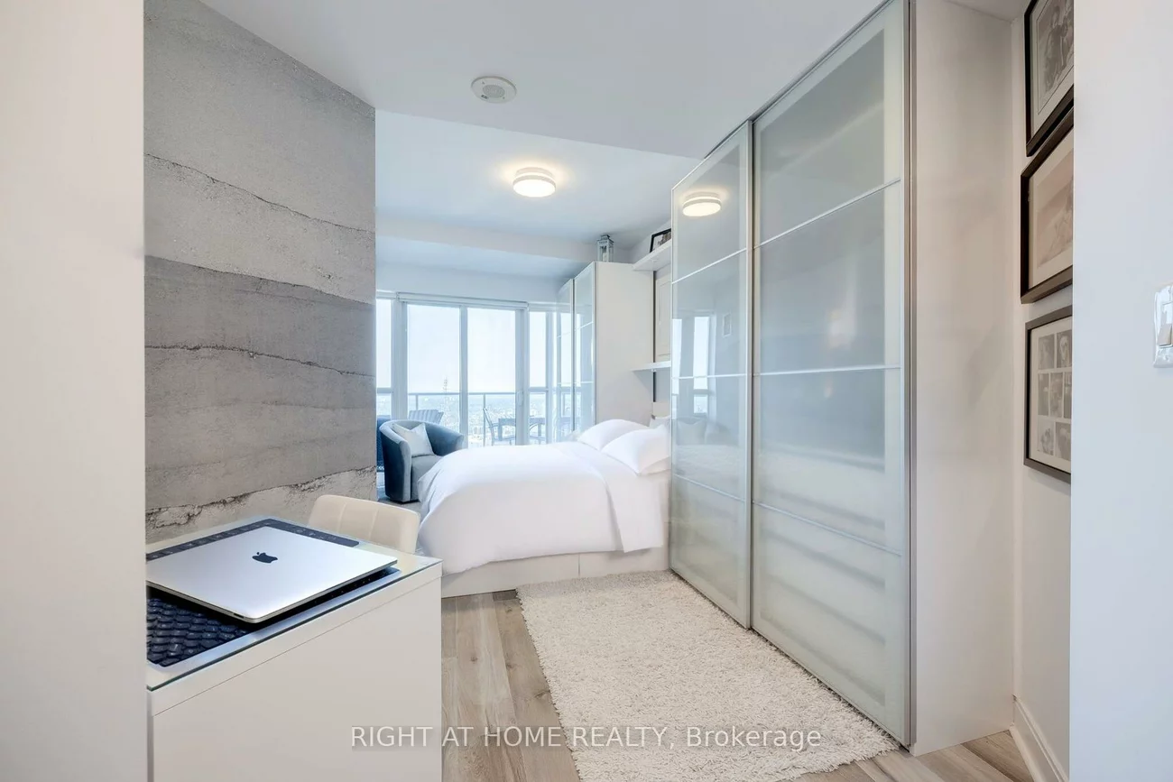 60, Absolute, City Centre, Mississauga