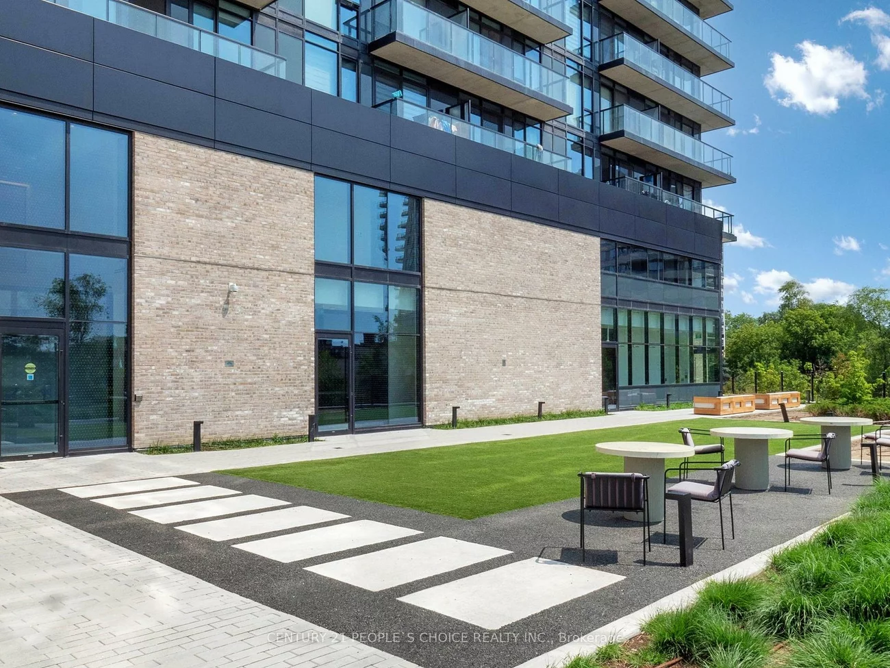 86, Dundas, Cooksville, Mississauga