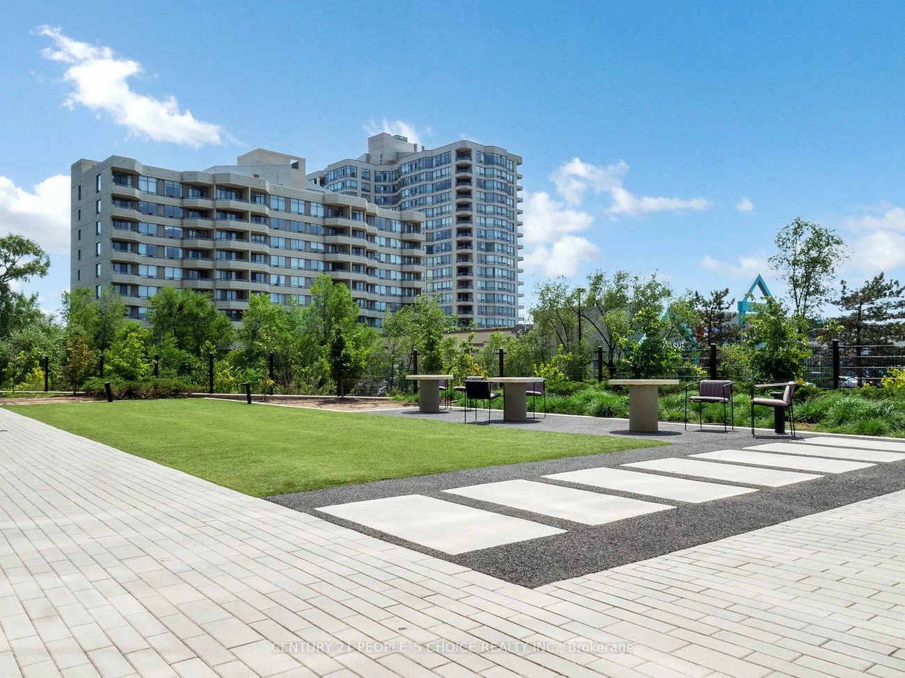 86, Dundas, Cooksville, Mississauga