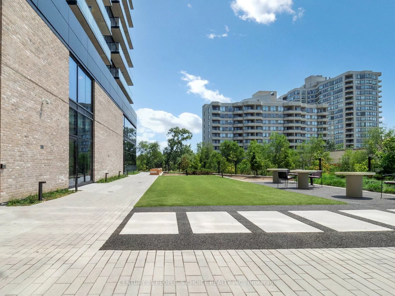 86, Dundas, Cooksville, Mississauga