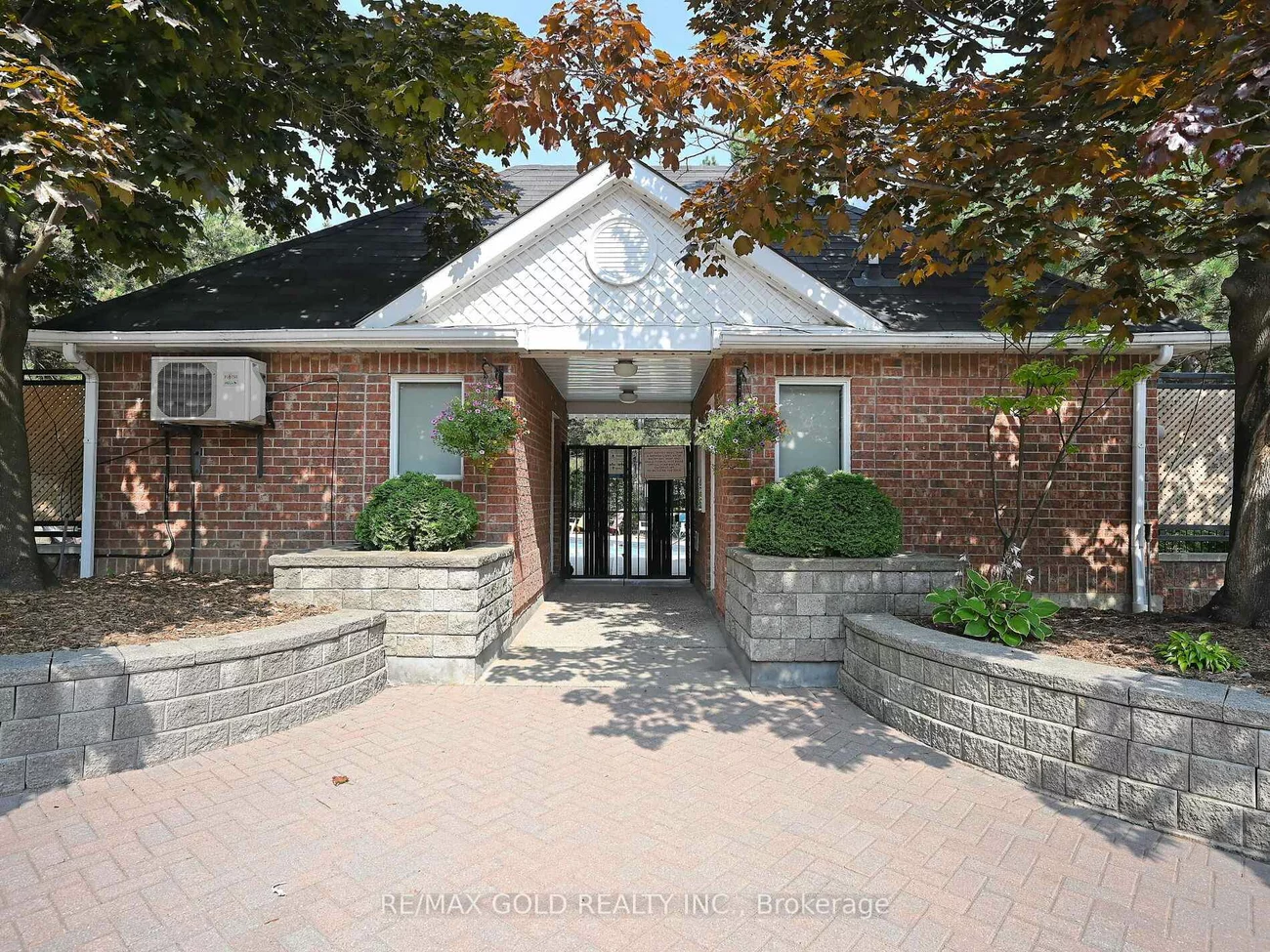 99, Bristol, Hurontario, Mississauga