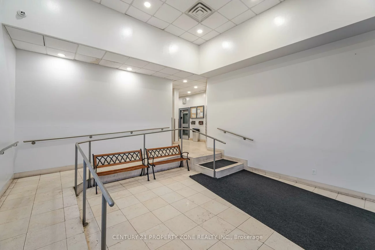 25, Agnes, Cooksville, Mississauga