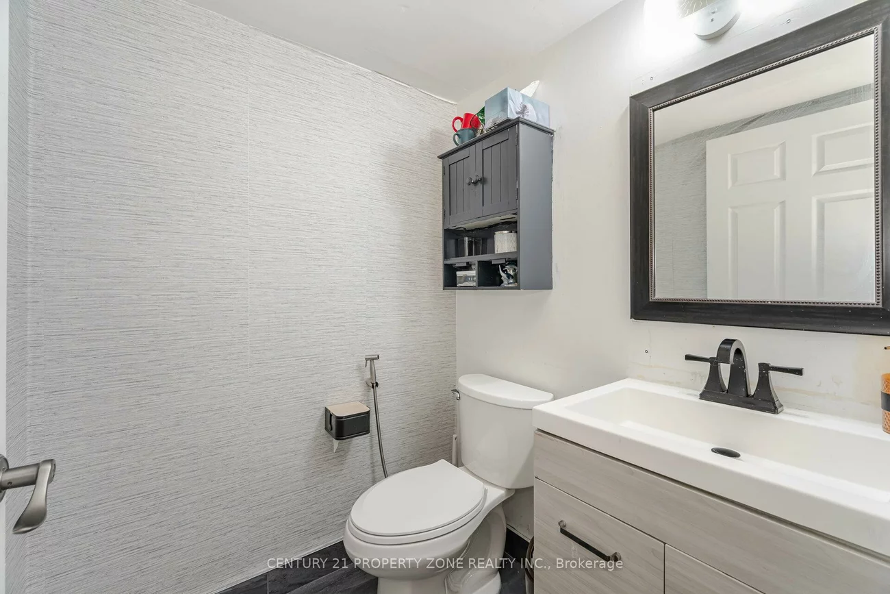 25, Agnes, Cooksville, Mississauga