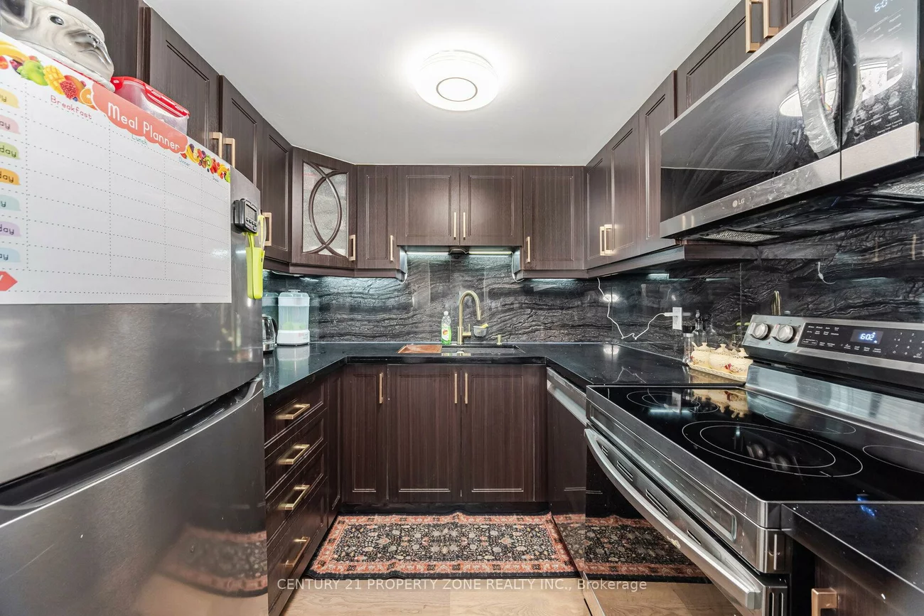 25, Agnes, Cooksville, Mississauga