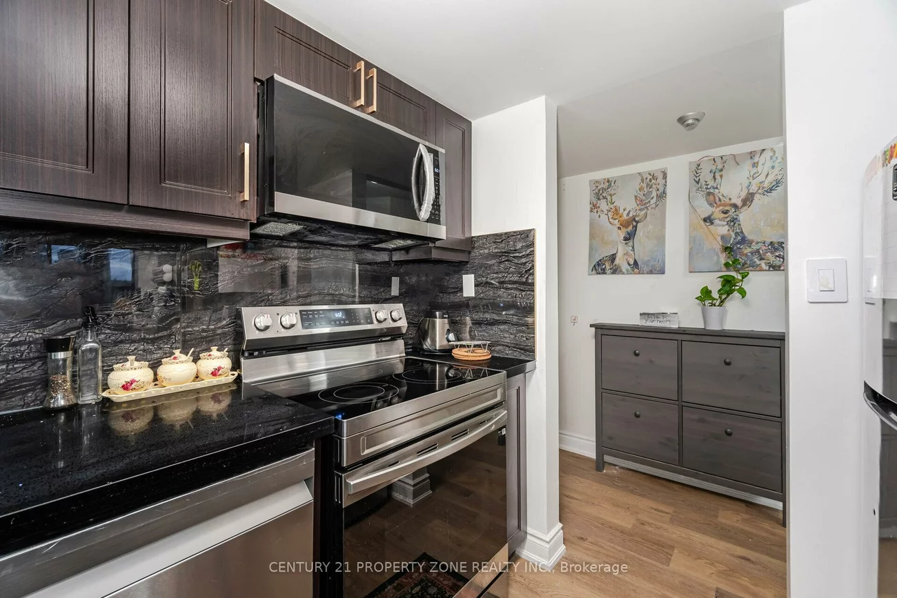 25, Agnes, Cooksville, Mississauga