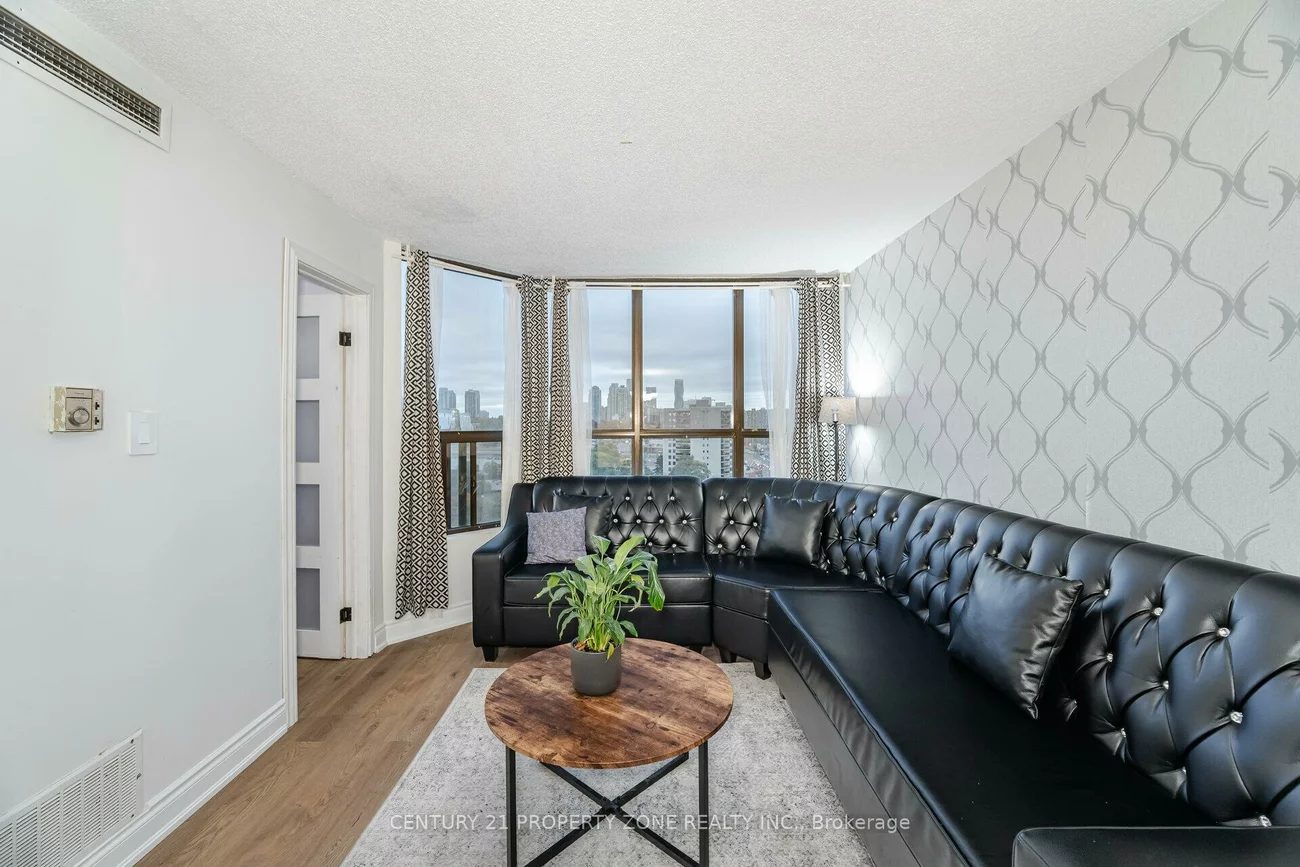 25, Agnes, Cooksville, Mississauga